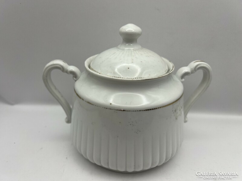 Porcelain sugar box, size 13 x 16 cm. 4967