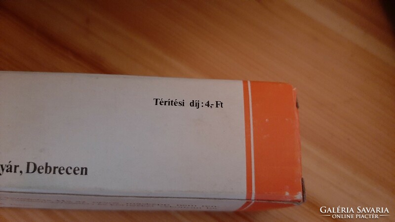 With a box of Retro Arthofluor ointment, retail price HUF 4