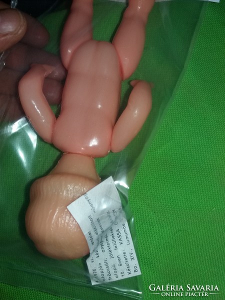 Retro magyar trafikáru bazáráru bontatlan csomag Kedvenc babám plaszti pislogó baba képek szerint 2