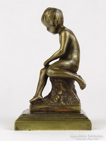 1Q811 XX. századi művész : Fiú és a béka bronz kisplasztika 14.5 cm