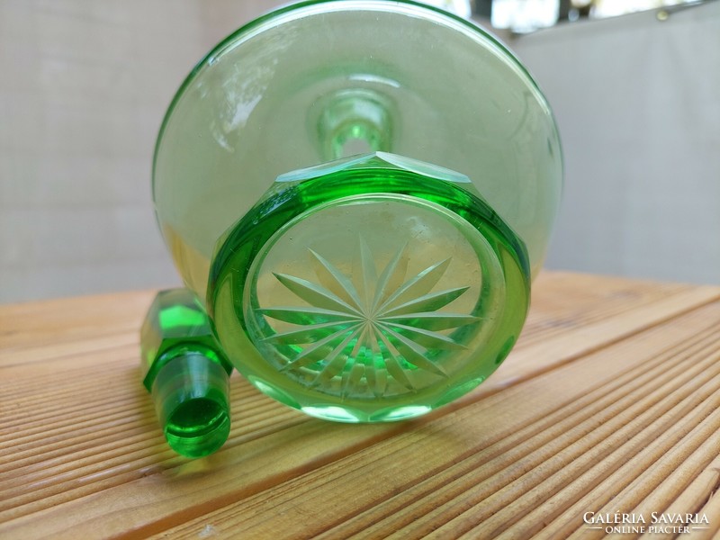 Uranium glass beverage