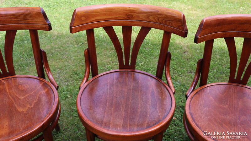 4 old thonet chairs.