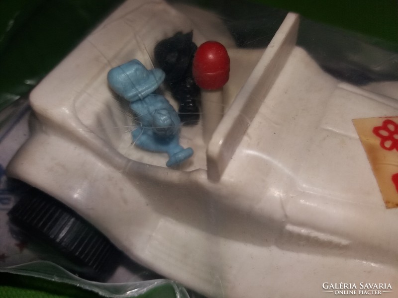 Retro magyar trafikáru bazáráru bontatlan csomag DISNEY BUGGY fehér műanyag autó 11cm képek szerint