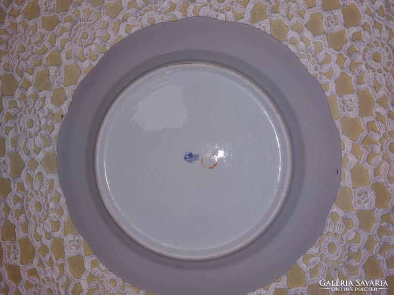 Zsolnay 2db különböző virágos porcelán lapos tányér, arany széllel