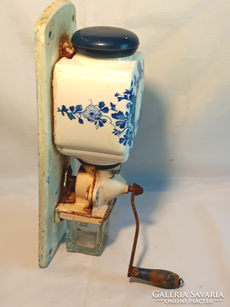 Wall-mounted coffee grinder, grinder