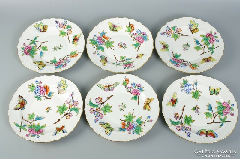 6 small plates with Victoria pattern from Herend.