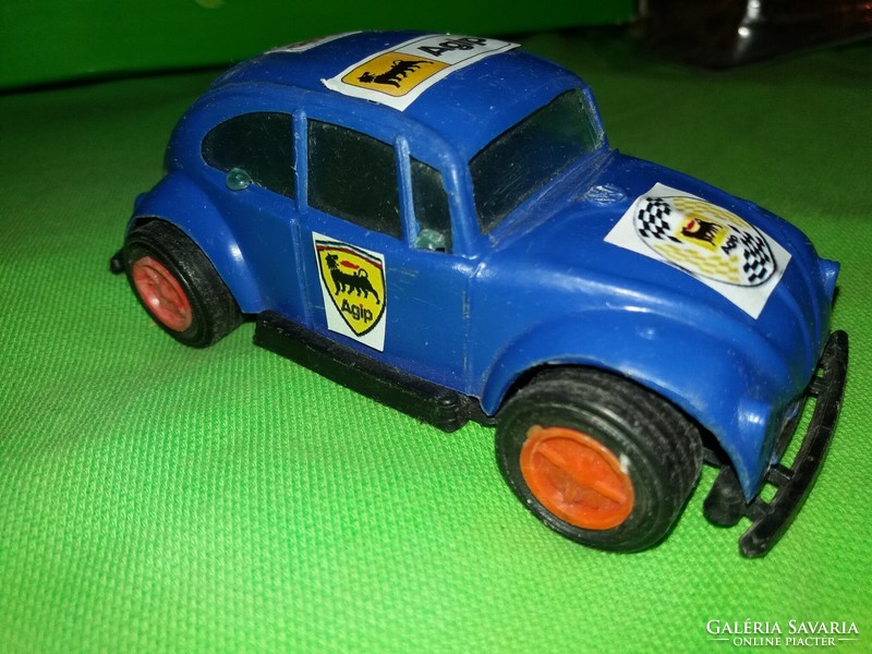 Retro trafikáru bazáráru VW Beetle Bogár Agip Hörby műanyag játék autó 13 cm a képek szerint