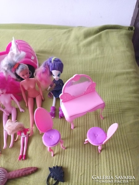 Barbie package with car and other dogs