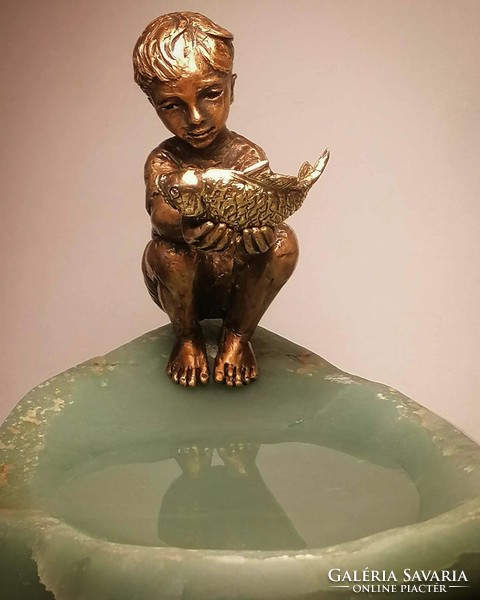 Az Aranyhal és a Fiú bronz szobor