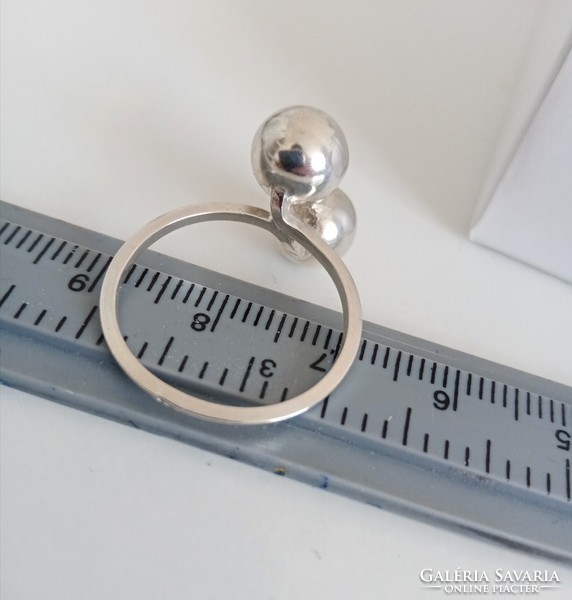 Gömbös ezüst gyűrű