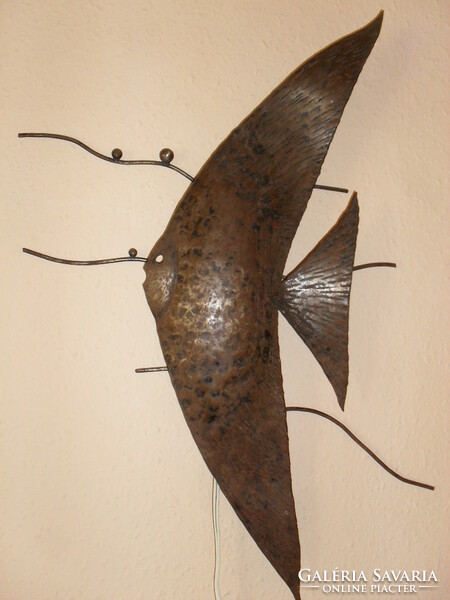 Retro fém hal szobor falilámpa