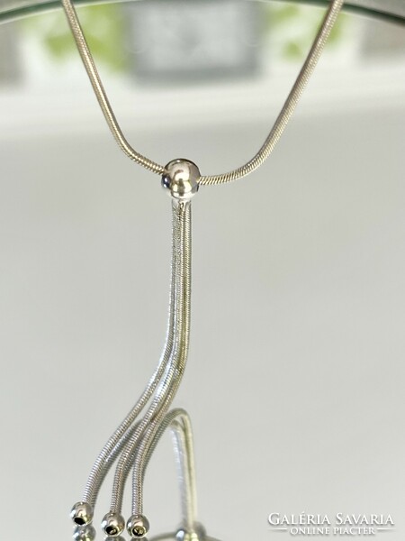 Gyönyörű, letisztult formájú ezüst nyaklánc, függővel