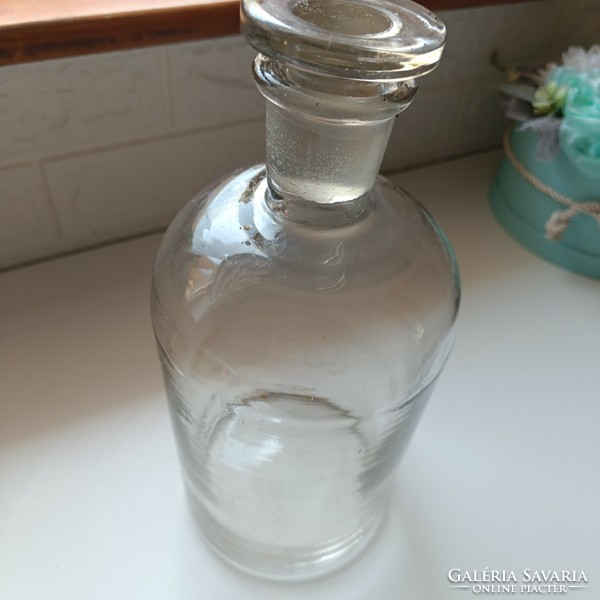 Antik patikai üveg széles nyakkal hozzátartozó csiszolt üveg dugóval