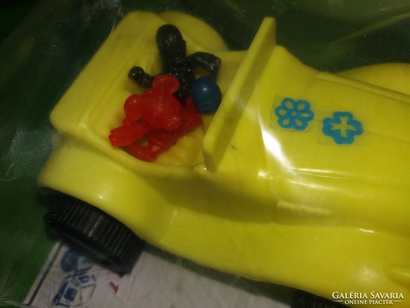Retro magyar trafikáru bazáráru bontatlan csomag DISNEY BUGGY sárga műanyag autó 11cm képek szerint