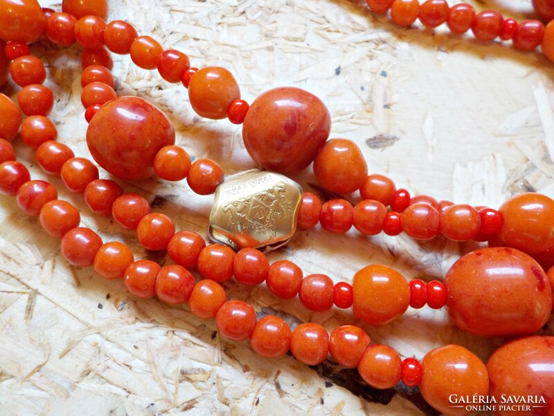 Extra long glass necklace with coral effect