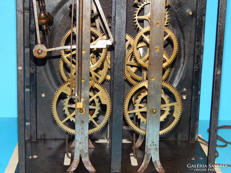 Also video - waiting clock, carefully maintained and preserved two-weight pendulum clock from the 19th St.