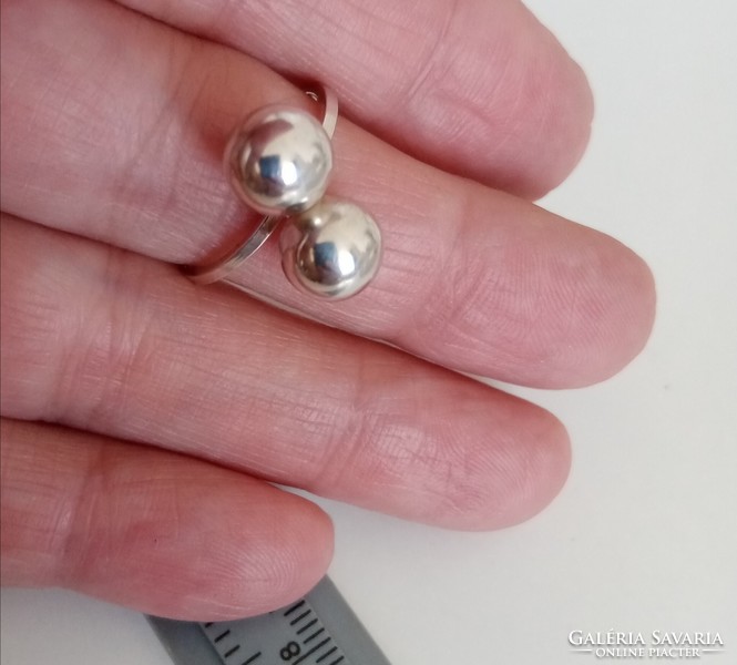 Gömbös ezüst gyűrű