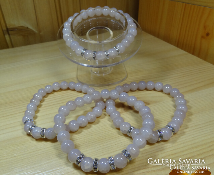 4 Color jade mineral bracelet made of 8 mm pearls.