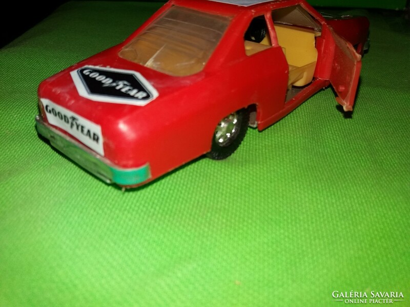 Old vinyl body + metal sheet chassis with opening door rally small car in good condition 17cm according to the pictures