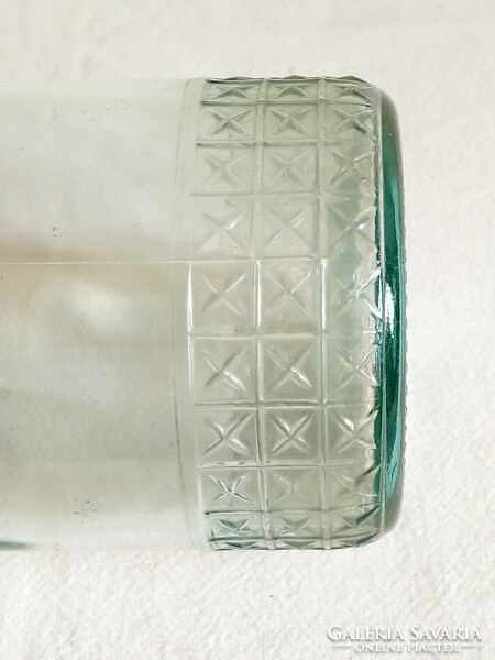 Régi öntött üveg váza, vízzöld, geometrikus mintával 19 cm