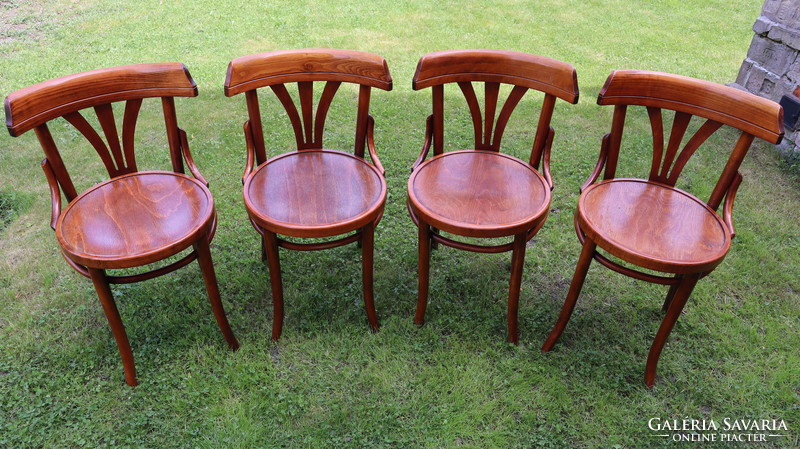 4 old thonet chairs.