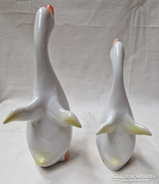 Hollóházi kézzel festett porcelán kacsa figurák hibátlan állapotban párban 17 és 21 cm.