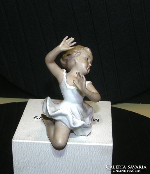 Little ballerina - rare wallendorf porcelain figure