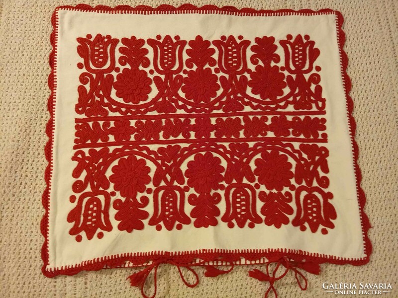 Decorative cushion cover with Kalotaszeg written embroidery