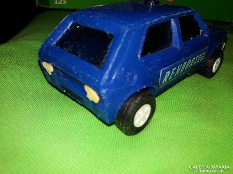 Retro trafikáru bazáráru magyar RENDŐRSÉG rendőr VW GOLF műanyag játék autó 16 cm a képek szerint