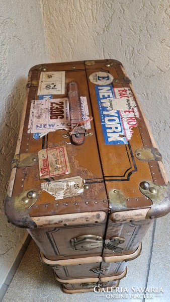 Traveled the world antique suitcase, suitcase, shipping box, with 1952 seal and stickers