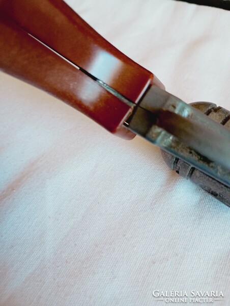 Játékpisztoly corporal játék pisztoly szalagpatronos fém Német bakelit markolat retro