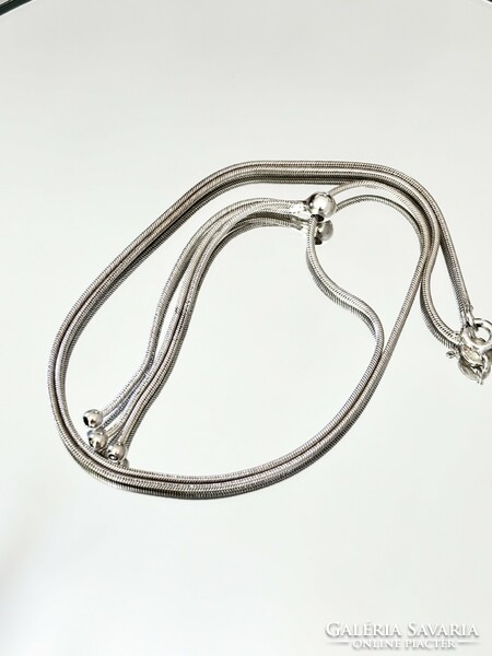 A beautiful, cleanly shaped silver necklace with a pendant