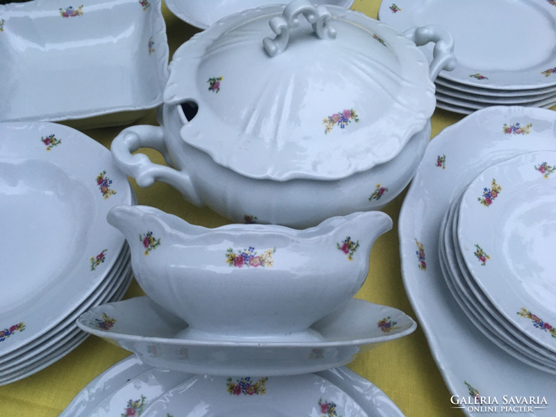 Zsolnay tableware for 6 people