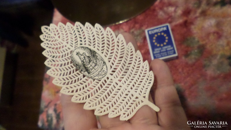 9.5 X 5.5 cm, old saint image, leaf-shaped, on laced paper.