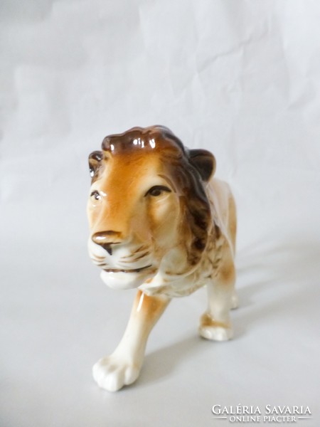 Royal dux lion