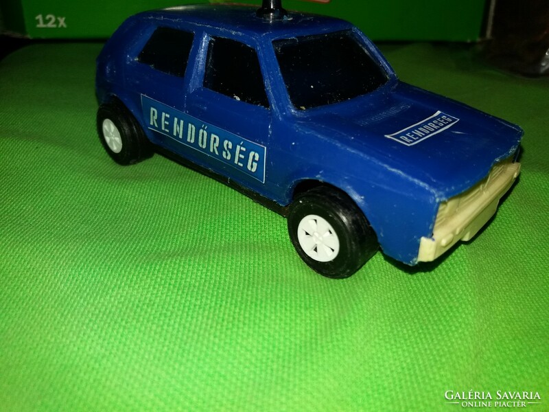 Retro trafikáru bazáráru magyar RENDŐRSÉG rendőr VW GOLF műanyag játék autó 16 cm a képek szerint