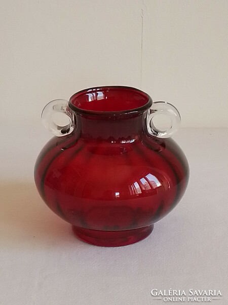 Régi különleges gyönyörű mély sötét bíbor vörös piros dekor üveg füles kis váza 9 cm