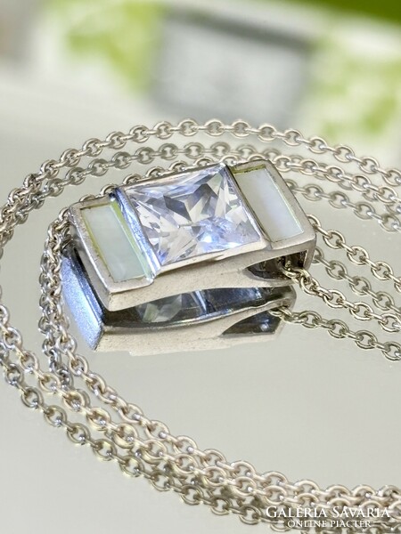 Dazzling silver necklace and pendant, inlaid with white mother-of-pearl and fiery zirconia