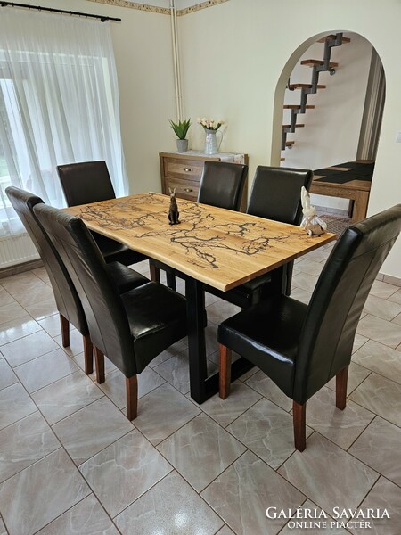 Solid oak dining table with a unique pattern made by Lichtenberg burning