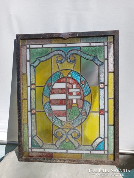 19 Sz Kossuth coat of arms, stained glass window.