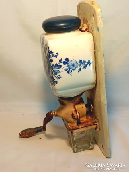 Wall-mounted coffee grinder, grinder