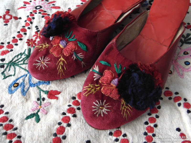 old v. Antique Szeged slippers, dance slippers size 39