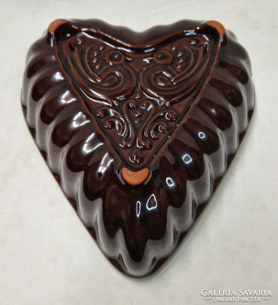 Mázas szív alakú madár motívumos díszítésű kerámia sütőforma hibátlan állapotban 21 cm.
