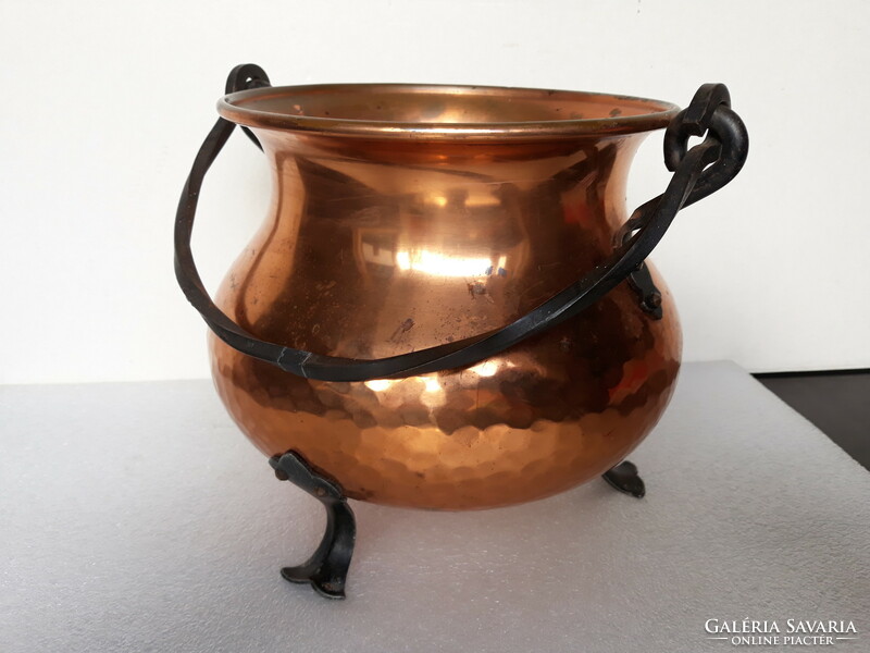 Large old hammered red copper cauldron / cauldron with wrought iron legs and tongs