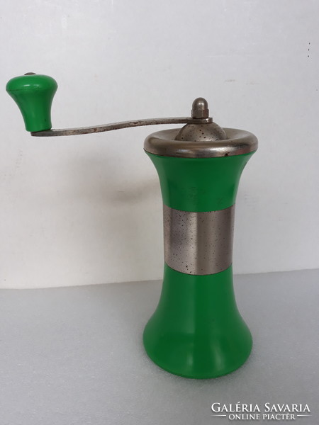 Retro design green house pepper grinder