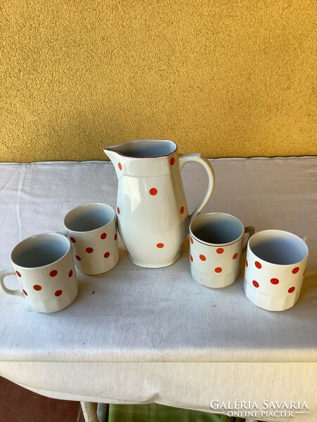 Hollóháza polka dot jug with four mugs.