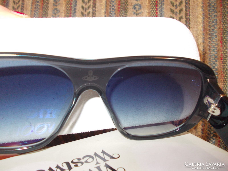New vivienne westwood unisex sunglasses.