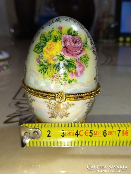 Gyönyörű virág mintás gyöngyház porcelán ékszertartó Szelence tojás alakú
