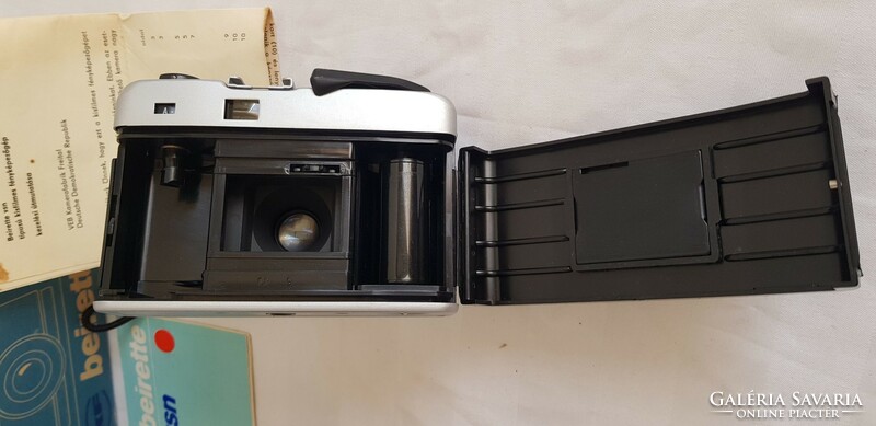 Beirette VSN fényképezőgép dobozában papírokkal