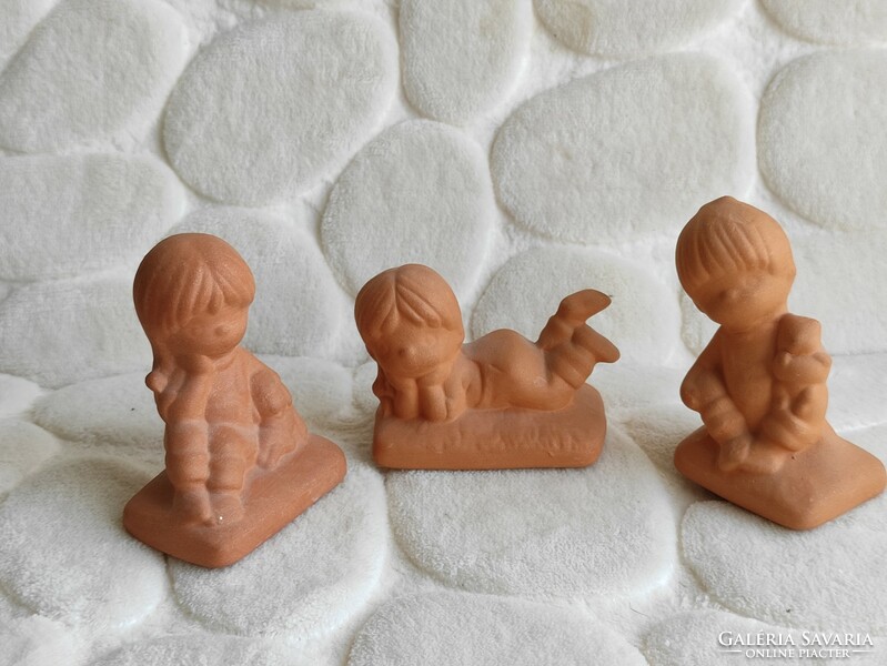 Pack of 3 terracotta-colored ceramic dolls